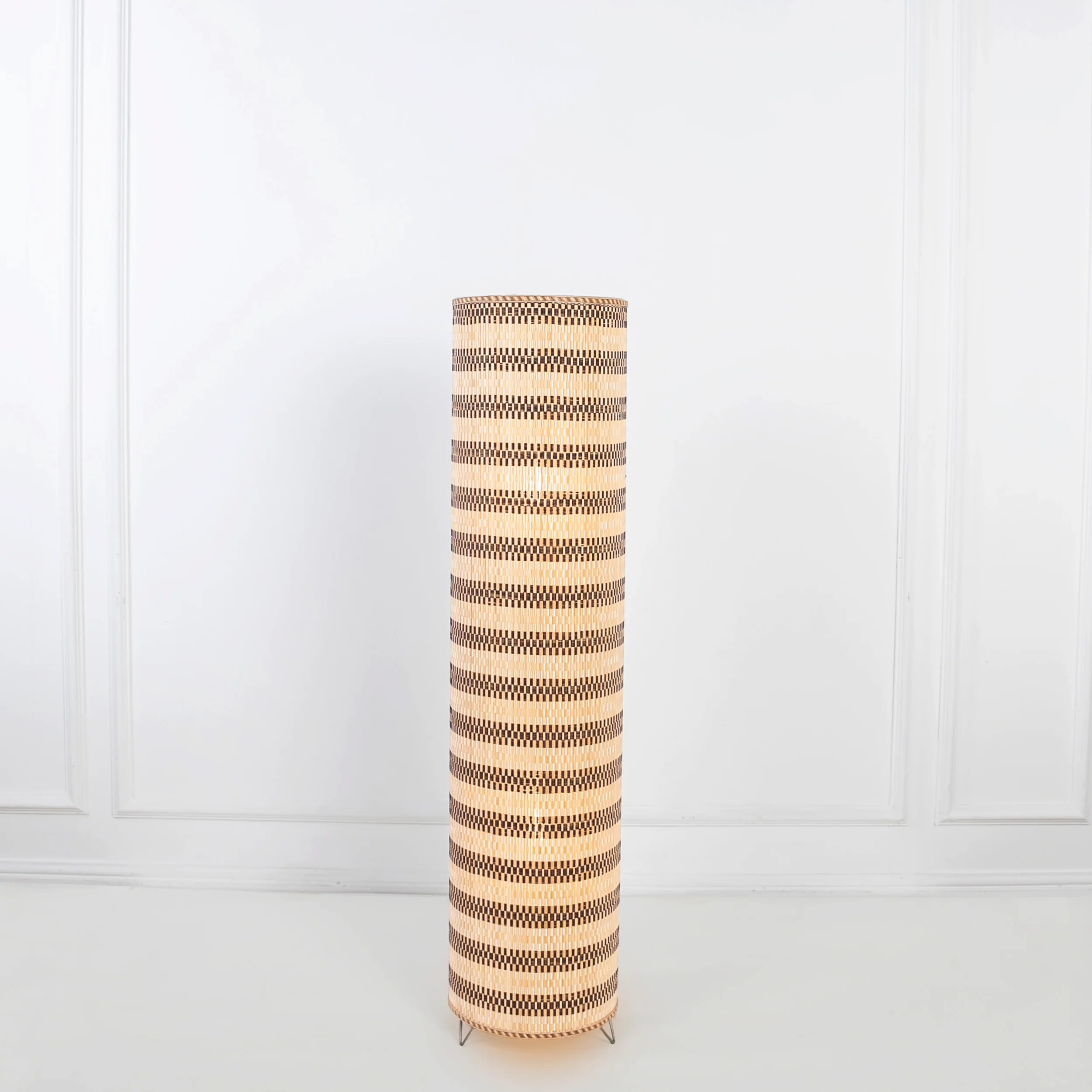اباجورة ارضية 25×90سم - TBS857 - Image 1