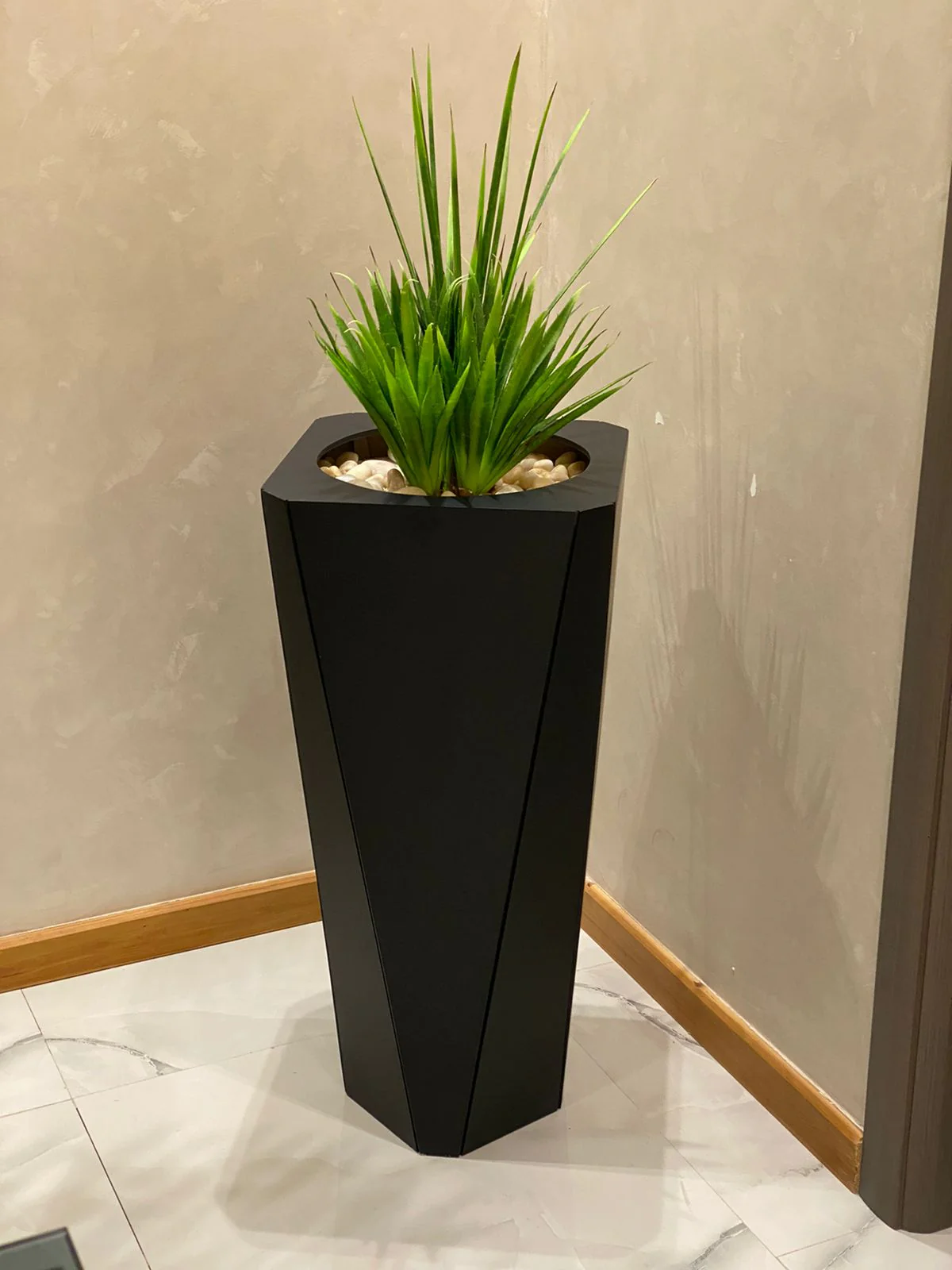 إناء زرع مع شجرة صبار  - FL103 - Image 1