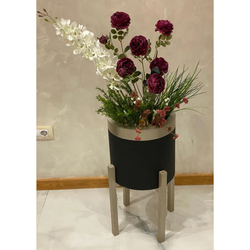 إناء زرع بالحامل مع بوكيه قرنفل - FL94 - Image 1