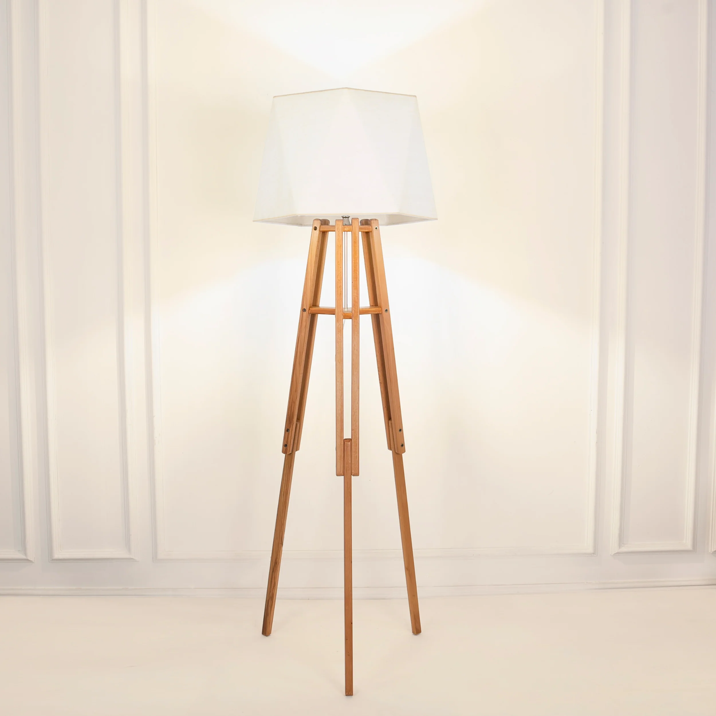 اباجورة ارضية 45×160سم - TBS589 - Image 1